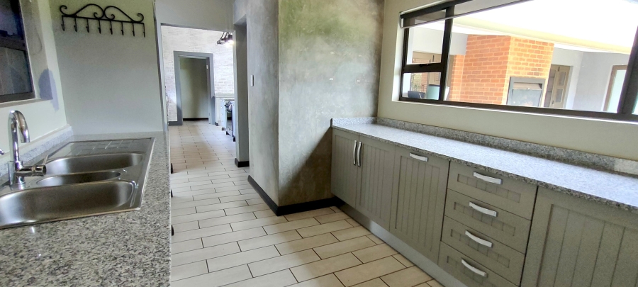 To Let 4 Bedroom Property for Rent in The Coves North West